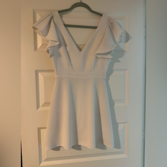 BCBGeneration Dresses & Skirts - White Ruffle Sleeve Dress